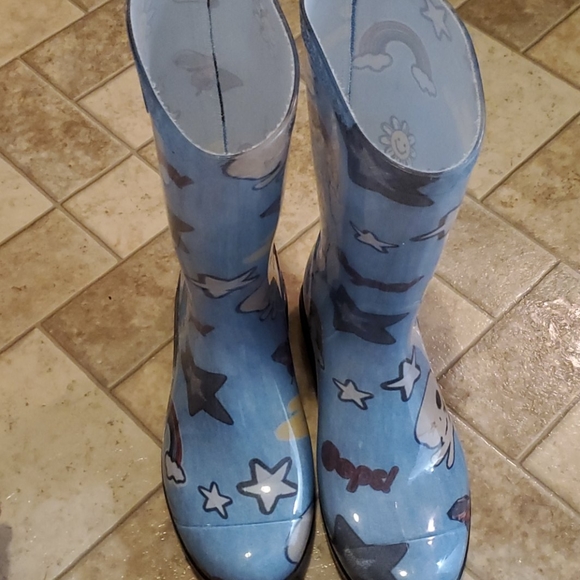 Rainboots - Picture 2 of 4